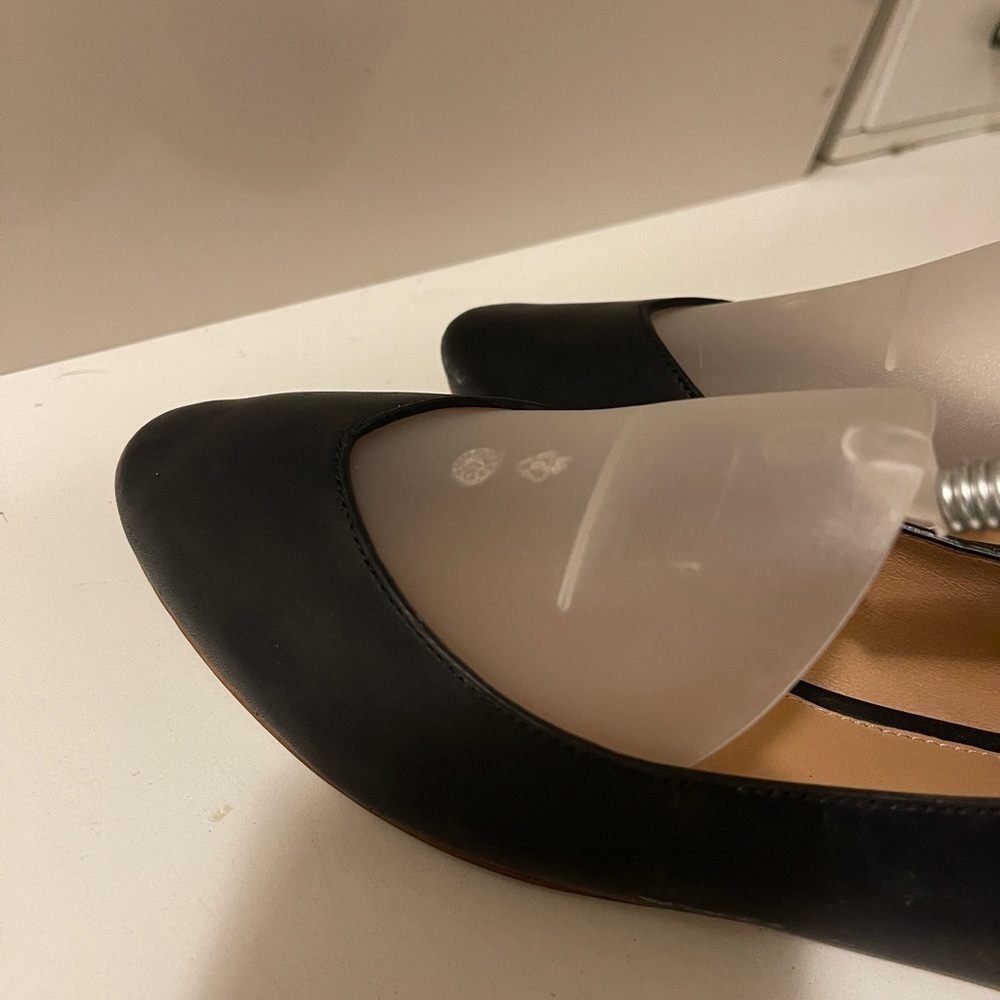 Uggs flat leather shoes in good conditions - Picture 6 of 12